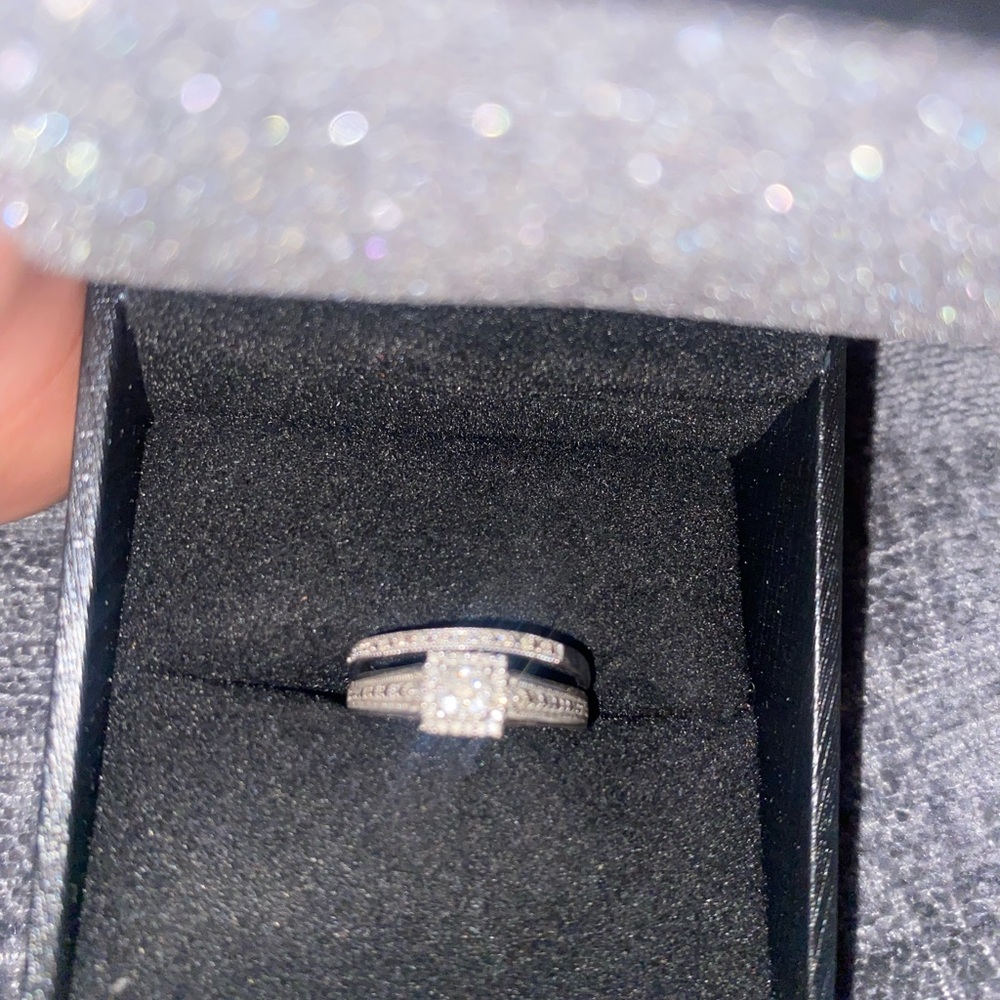 Beautiful 1/4C.T T.W diamond  vintage-style